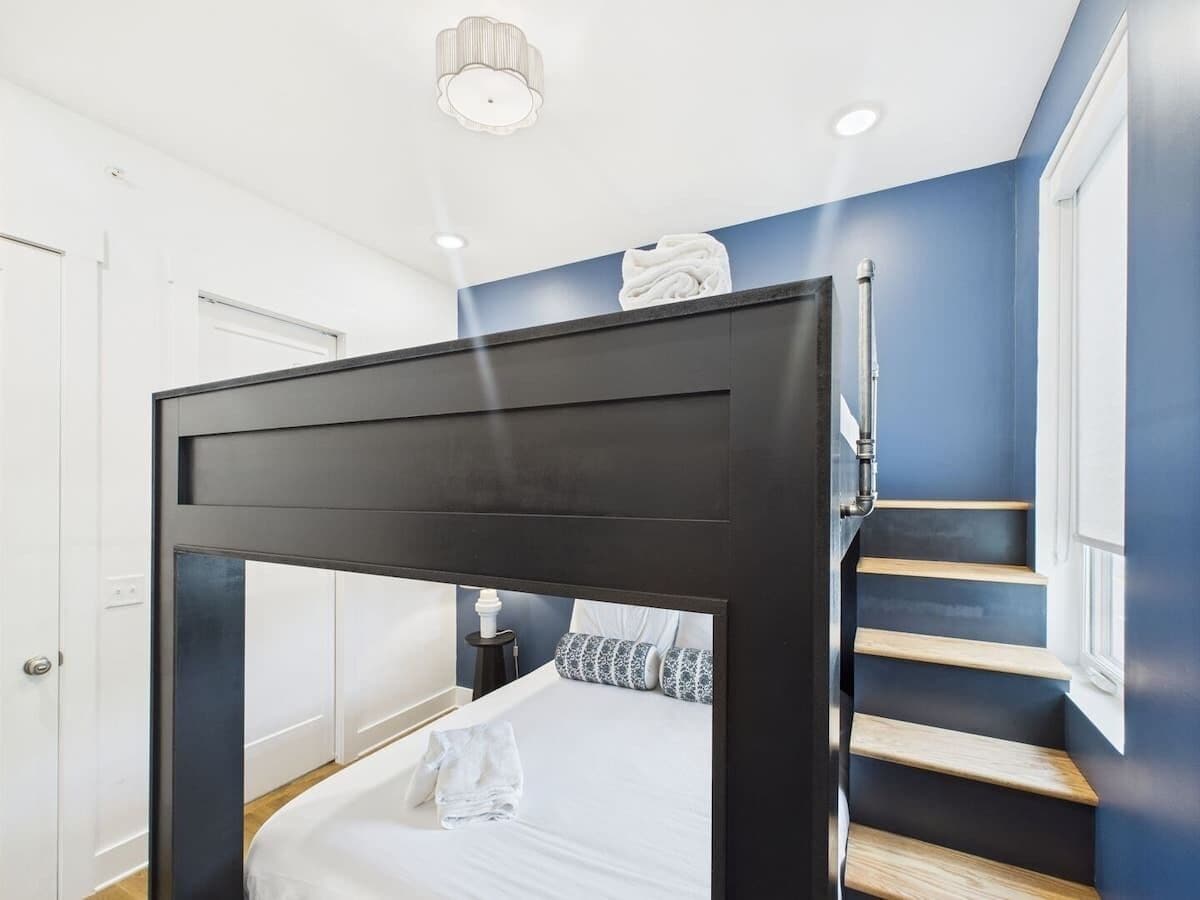 3 bedrooms, iron/ironing board, travel cot, free WiFi