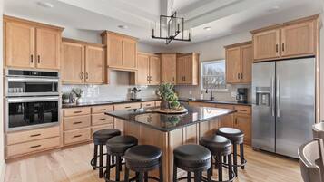 冰箱、微波炉、烤箱、炉灶