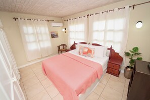 3 slaapkamers, een strijkplank/strijkijzer, wifi, beddengoed