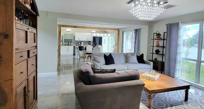 Large Paradise home in Poinciana with fitness room