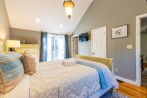 3 bedrooms, iron/ironing board, travel cot, WiFi