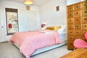 3 bedrooms, in-room safe, desk, iron/ironing board