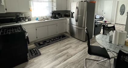 Charming 2-bedroom apartment in lovely Orchard Park