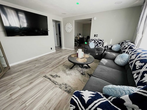 Charming 2-bedroom apartment in lovely Orchard Park