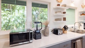 Unclassified image, 3 of 37, button - Kona Sunset Retreat | Walk to Shops & Dining (Kailua-Kona)