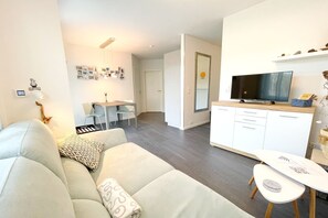 Fernseher, Tischtennisplatte