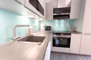 Kühlschrank, Ofen, Herdplatte, Geschirrspüler