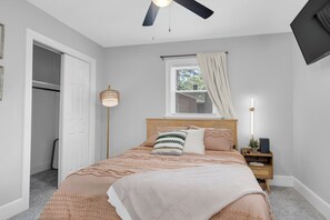 3 slaapkamers, een bureau, gratis wifi, beddengoed