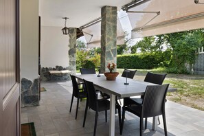 Outdoor dining - Villa 'Ca' D'Ros Pool and Sauna' with Mountain View, Private Pool and Wi-Fi (Fontanile)