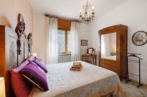 5 slaapkamers, een strijkplank/strijkijzer, gratis wifi, beddengoed