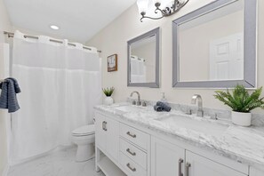 Towels, soap, shampoo, toilet paper