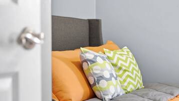 3 bedrooms, desk, iron/ironing board, free WiFi