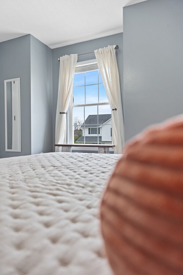 3 bedrooms, desk, iron/ironing board, free WiFi