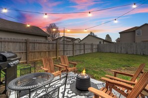 Outdoor dining - Game Room | King Suite | Firepit | Patio | Grill (Georgetown)