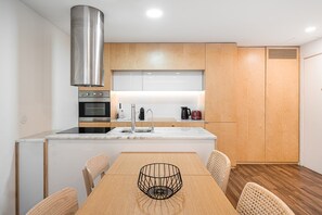 Fridge, microwave, oven, coffee/tea maker