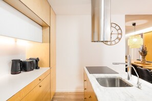 Réfrigérateur, micro-ondes, four, lave-vaisselle