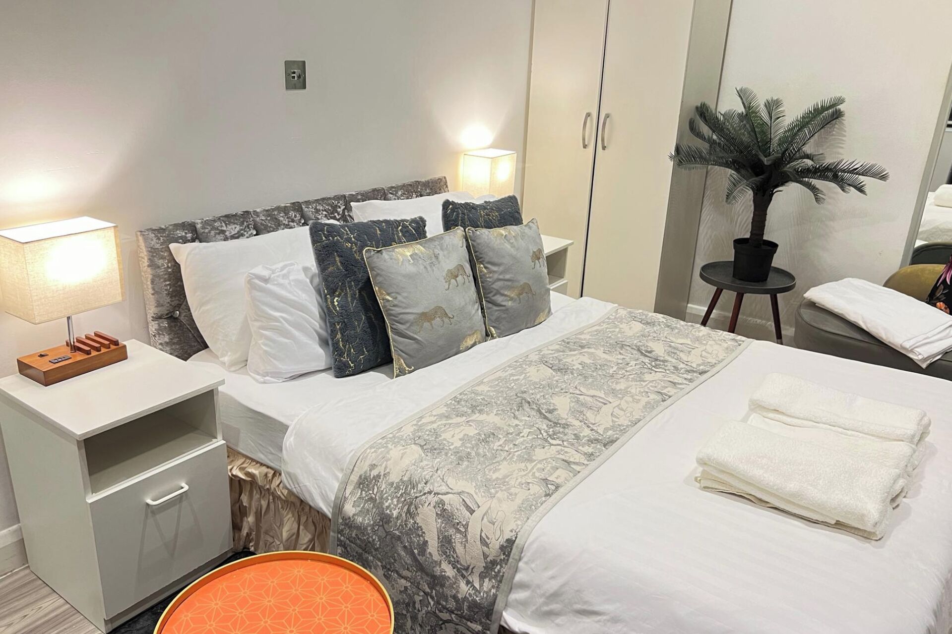 Iron/ironing board, WiFi, bed sheets