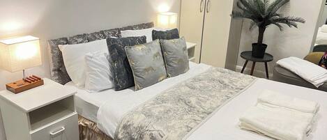 Iron/ironing board, WiFi, bed sheets