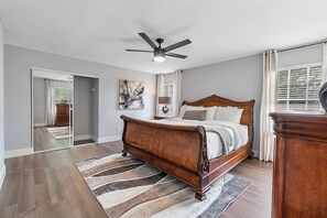 3 室のベッドルーム、アイロン / アイロン台、WiFi (無料)、ベッドシーツ