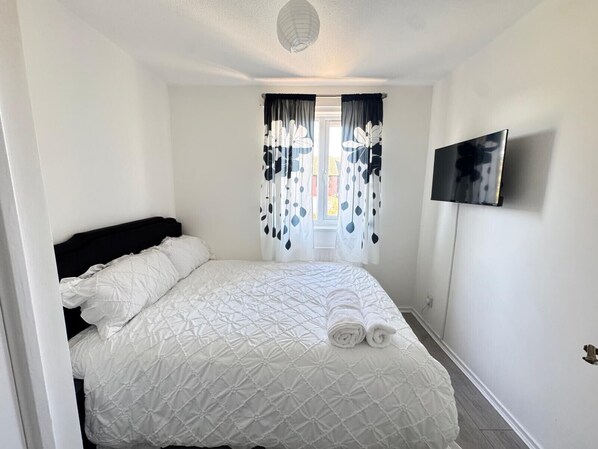 2 bedrooms, iron/ironing board, WiFi, bed sheets