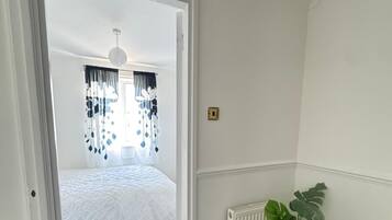 2 bedrooms, iron/ironing board, WiFi, bed sheets