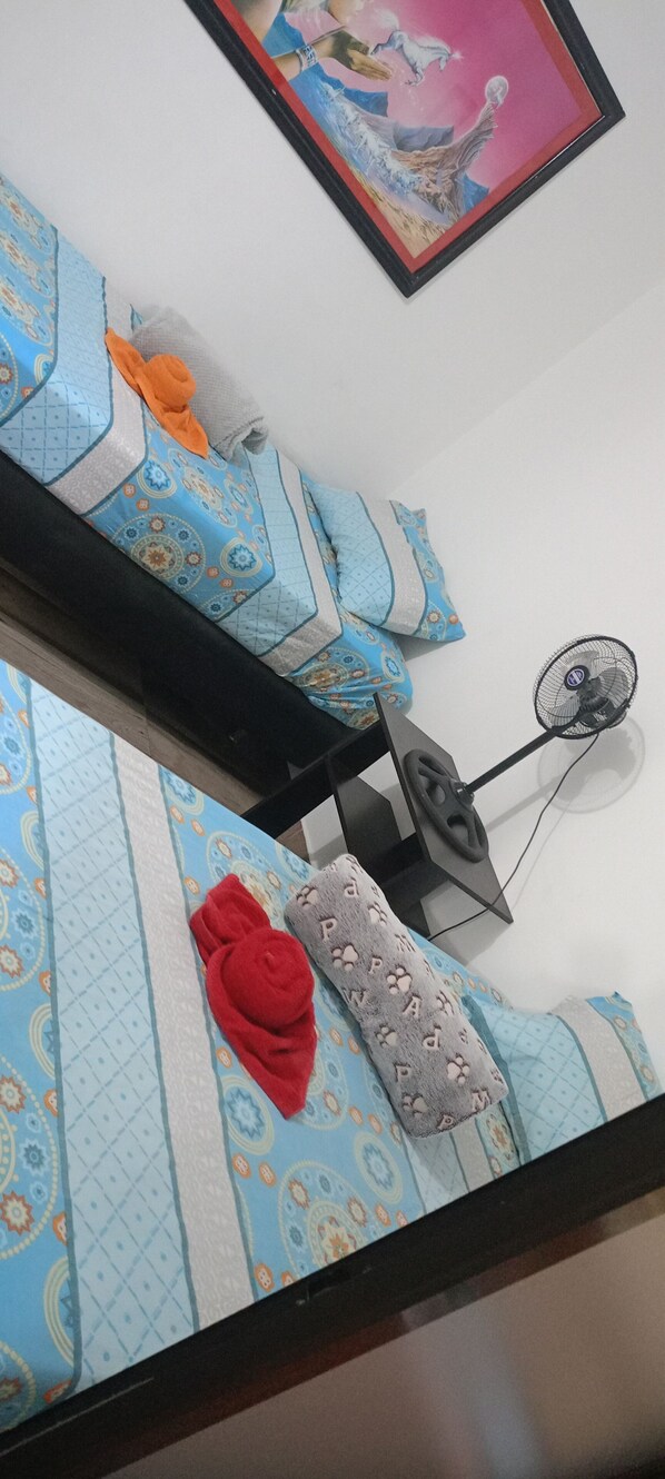 2 habitaciones, tabla de planchar con plancha, wifi y ropa de cama 