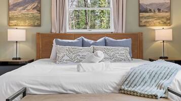 4 bedrooms, desk, iron/ironing board, travel cot