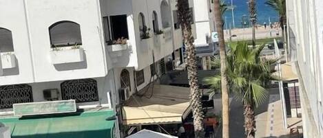 المنطقة المحيطة بالمنشأة