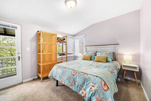 2 bedrooms, travel crib, WiFi, bed sheets - Adorable Rio Del Mar Beach House - Steps to beach! (Aptos)