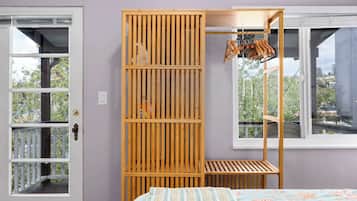 2 bedrooms, travel crib, WiFi, bed sheets