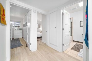 3 Schlafzimmer, Schreibtisch, Bügeleisen/Bügelbrett, Reisekinderbett