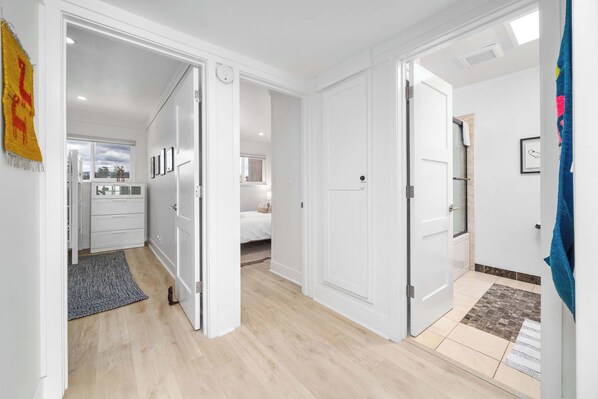 3 bedrooms, desk, iron/ironing board, travel crib