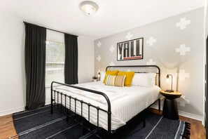 3 slaapkamers, een strijkplank/strijkijzer, reisbedje, wifi