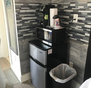 Studio Exclusif, 1 grand lit, patio, vue piscine | Coin cuisine privé | Mini réfrigérateur, micro-ondes, cafetière/bouilloire