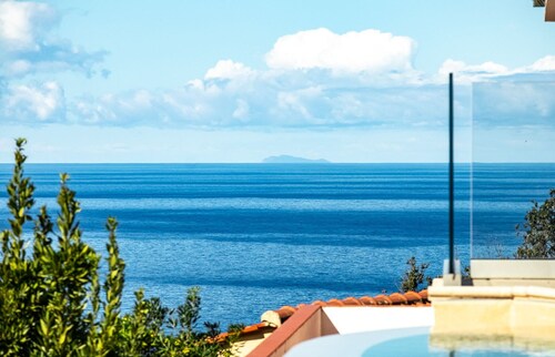 Villa with swimming pool and sunset view