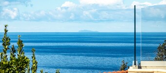 Villa with swimming pool and sunset view