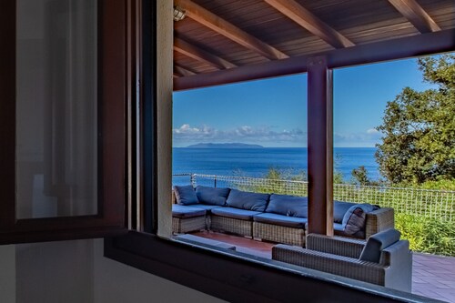 Villa with swimming pool and sunset view