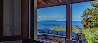 Villa with swimming pool and sunset view
