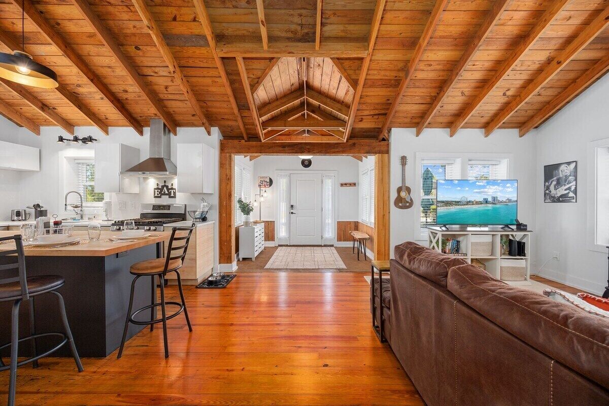 Téléviseur connecté, foyer, livres, chaîne audio