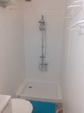 Shower, hair dryer, towels, soap - Studio in my main residence (Faugères)