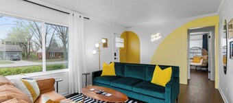 Green Cottage w/ 3 King Beds Peaceful Yet Minutes to Attractions & Arrowhead!