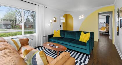 Green Cottage w/ 3 King Beds Peaceful Yet Minutes to Attractions & Arrowhead!