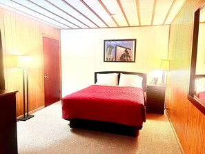 1 bedroom, bed sheets