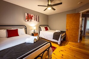 2 عدّة غرف نوم ومكواة/لوح كي وسرير سفر وواي فاي