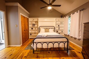 2 bedrooms, iron/ironing board, travel cot, WiFi