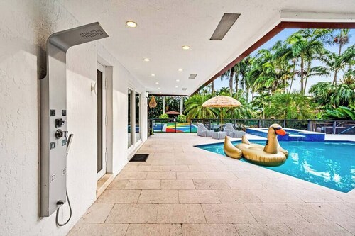 Villa Sultan | Luxe | Pickleball & Basketball