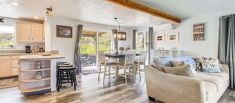 3 Mi to Beach: Oregon North Coast Retreat