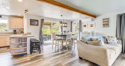 3 Mi to Beach: Oregon North Coast Retreat