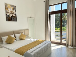 5 bedrooms, desk, iron/ironing board, free WiFi