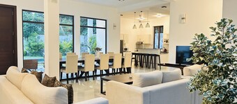 Spacious villa in charming Kandy with AC, Wi-Fi, fitness room.